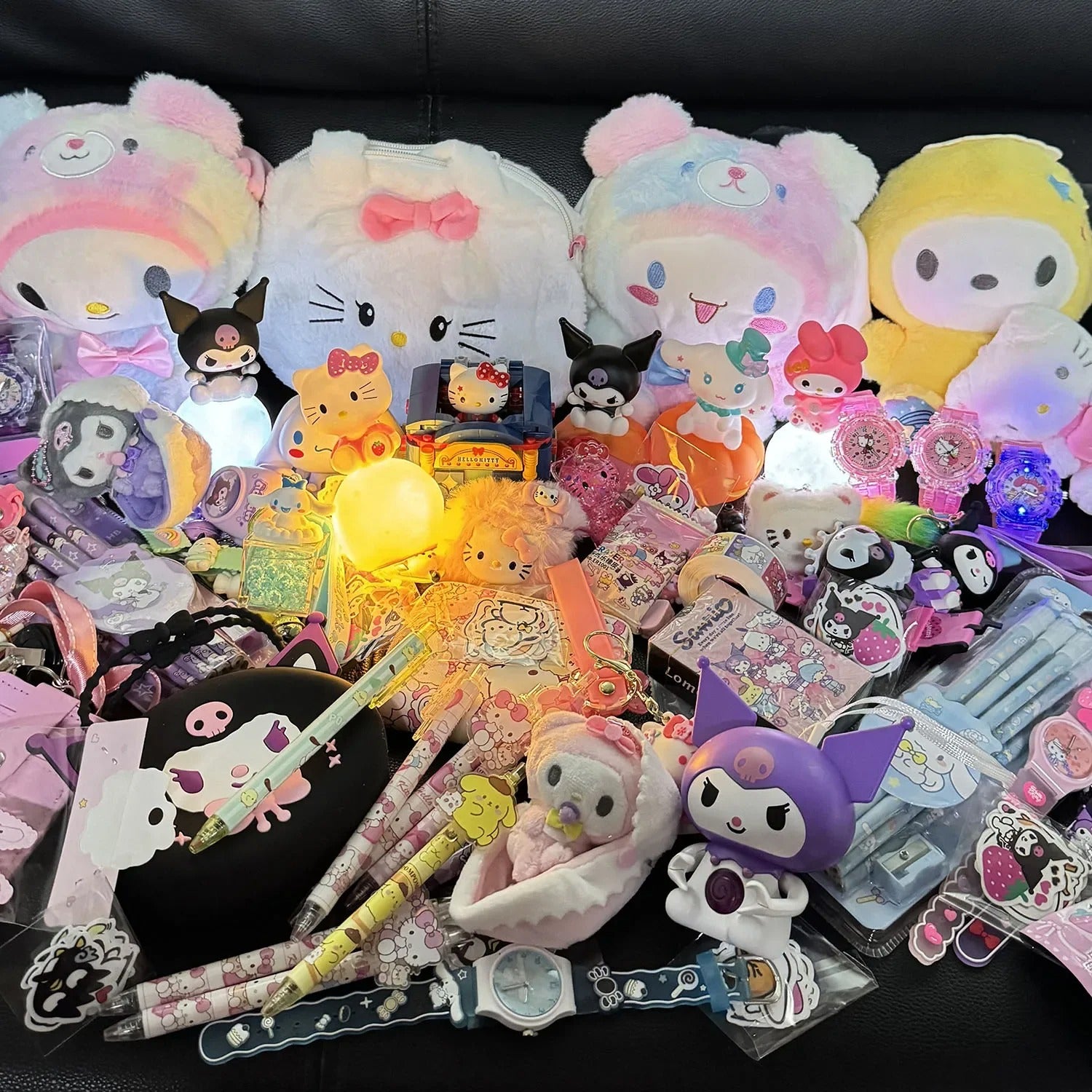 Sanrio Hello Kitty Box Gift Set: Randomly send 10/20/30pcs gifts, fashionable Hello Kitty, perfect for parties and holidays